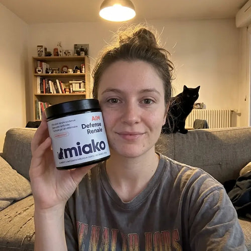 Mathilde et son chat Miso avec Miako AIM